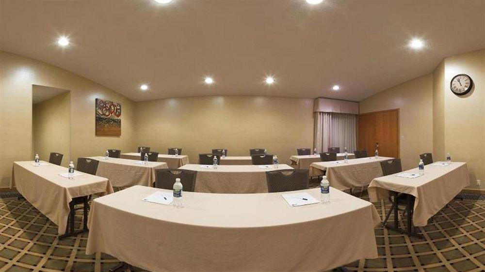 Holiday Inn Express Detroit-Warren/General Motors Technology Center By Ihg Ngoại thất bức ảnh