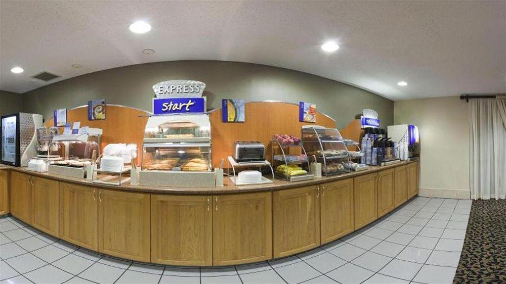 Holiday Inn Express Detroit-Warren/General Motors Technology Center By Ihg Ngoại thất bức ảnh