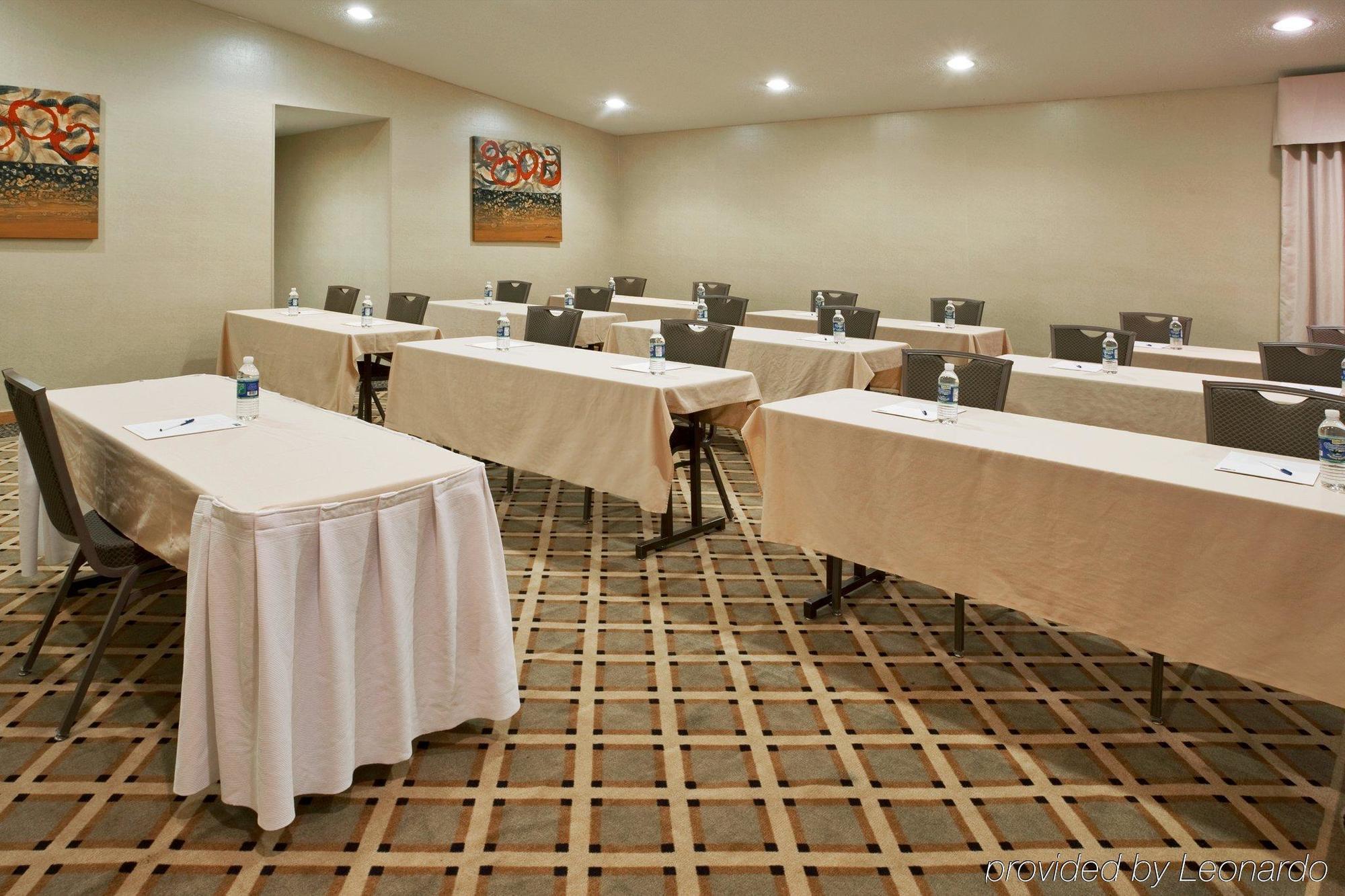 Holiday Inn Express Detroit-Warren/General Motors Technology Center By Ihg Ngoại thất bức ảnh