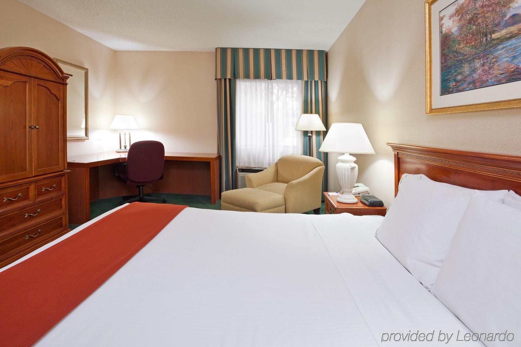 Holiday Inn Express Detroit-Warren/General Motors Technology Center By Ihg Ngoại thất bức ảnh