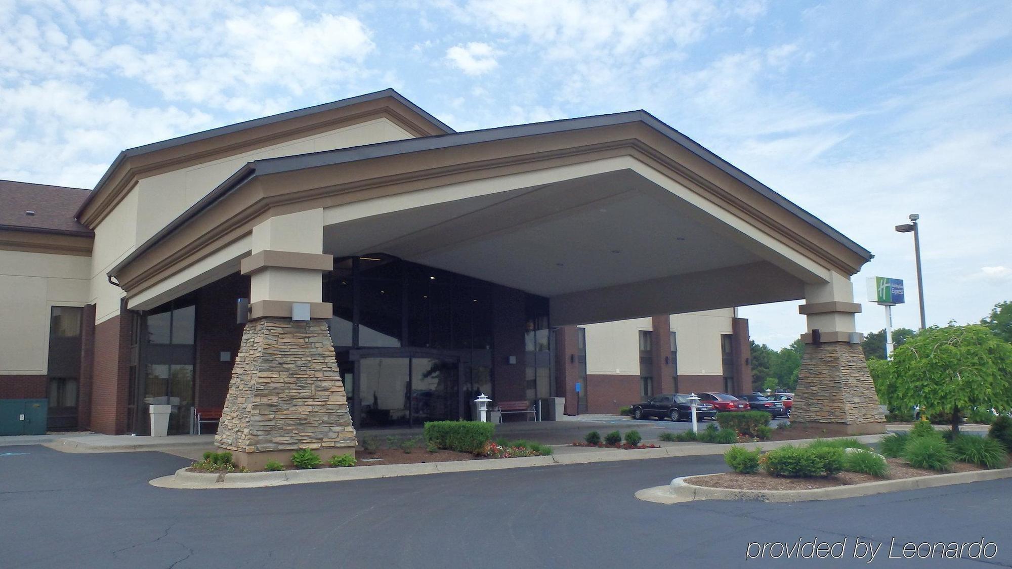Holiday Inn Express Detroit-Warren/General Motors Technology Center By Ihg Ngoại thất bức ảnh