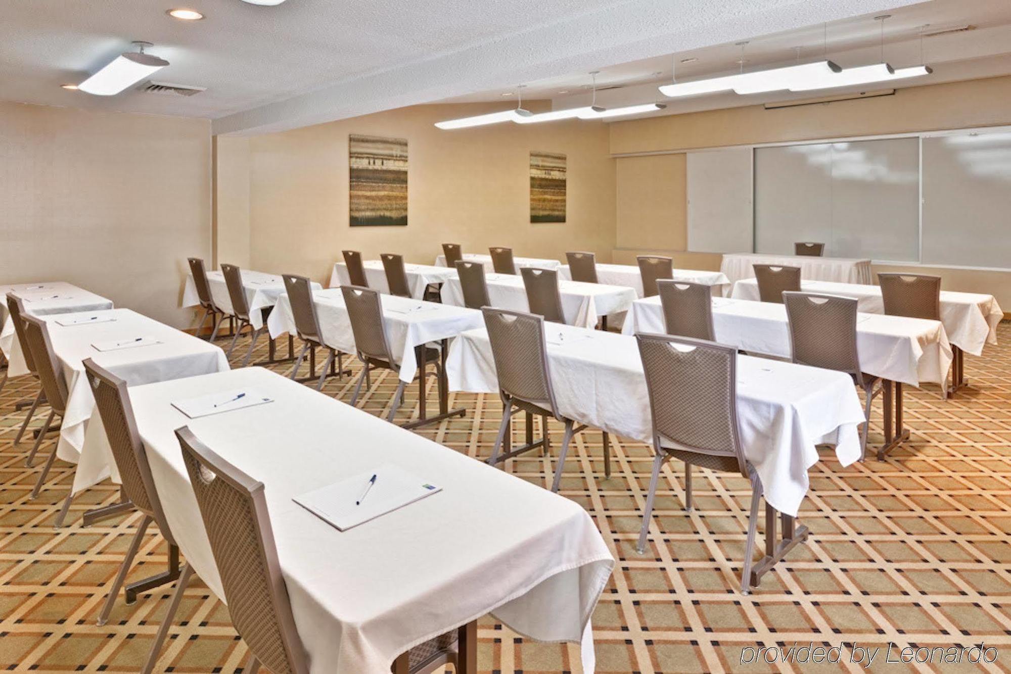 Holiday Inn Express Detroit-Warren/General Motors Technology Center By Ihg Ngoại thất bức ảnh