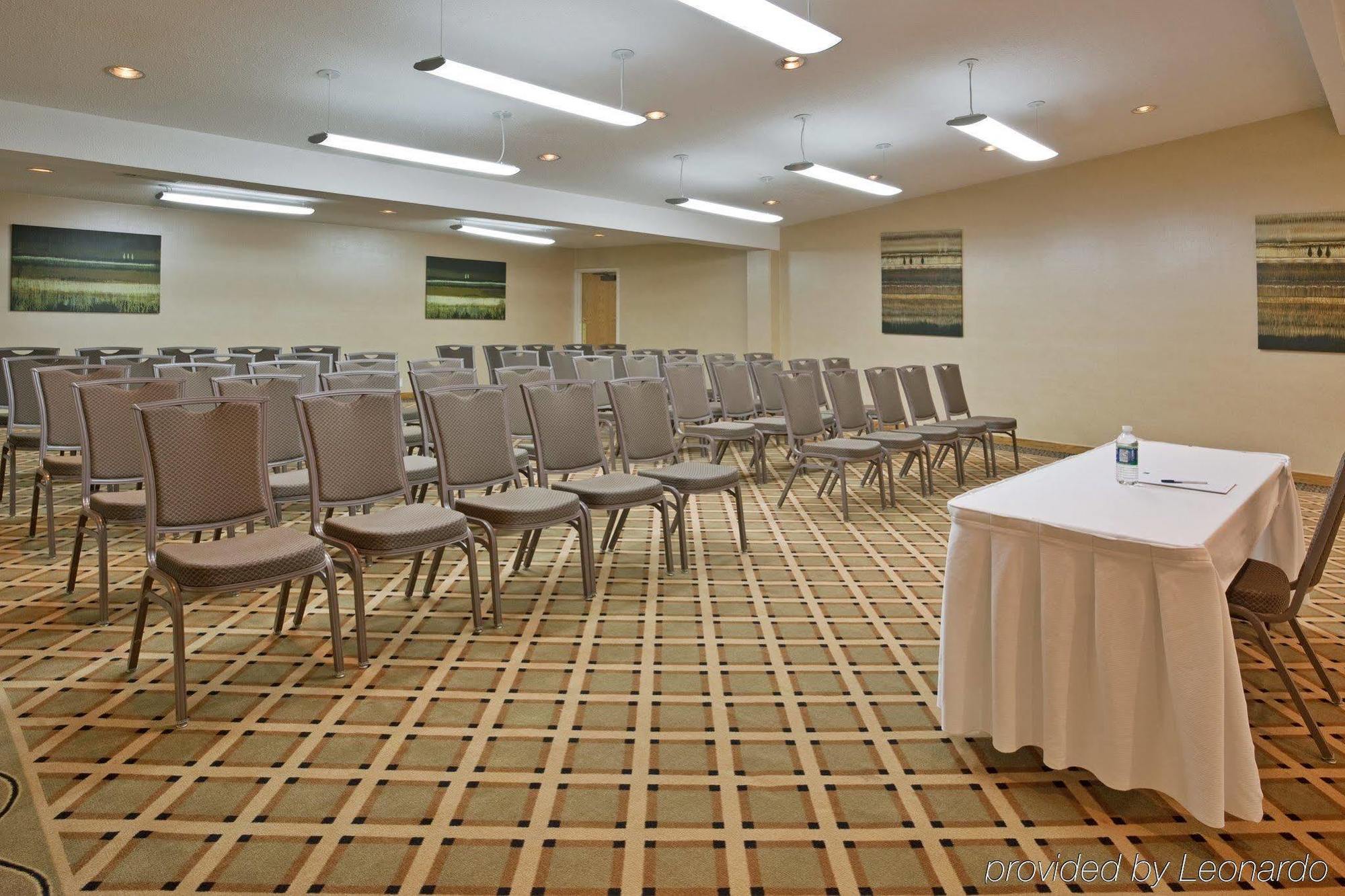 Holiday Inn Express Detroit-Warren/General Motors Technology Center By Ihg Ngoại thất bức ảnh