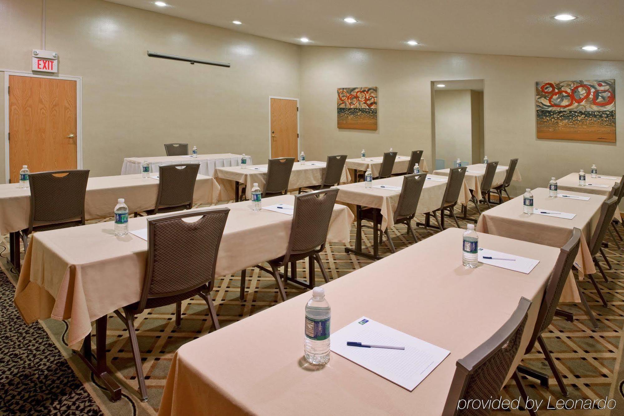Holiday Inn Express Detroit-Warren/General Motors Technology Center By Ihg Ngoại thất bức ảnh