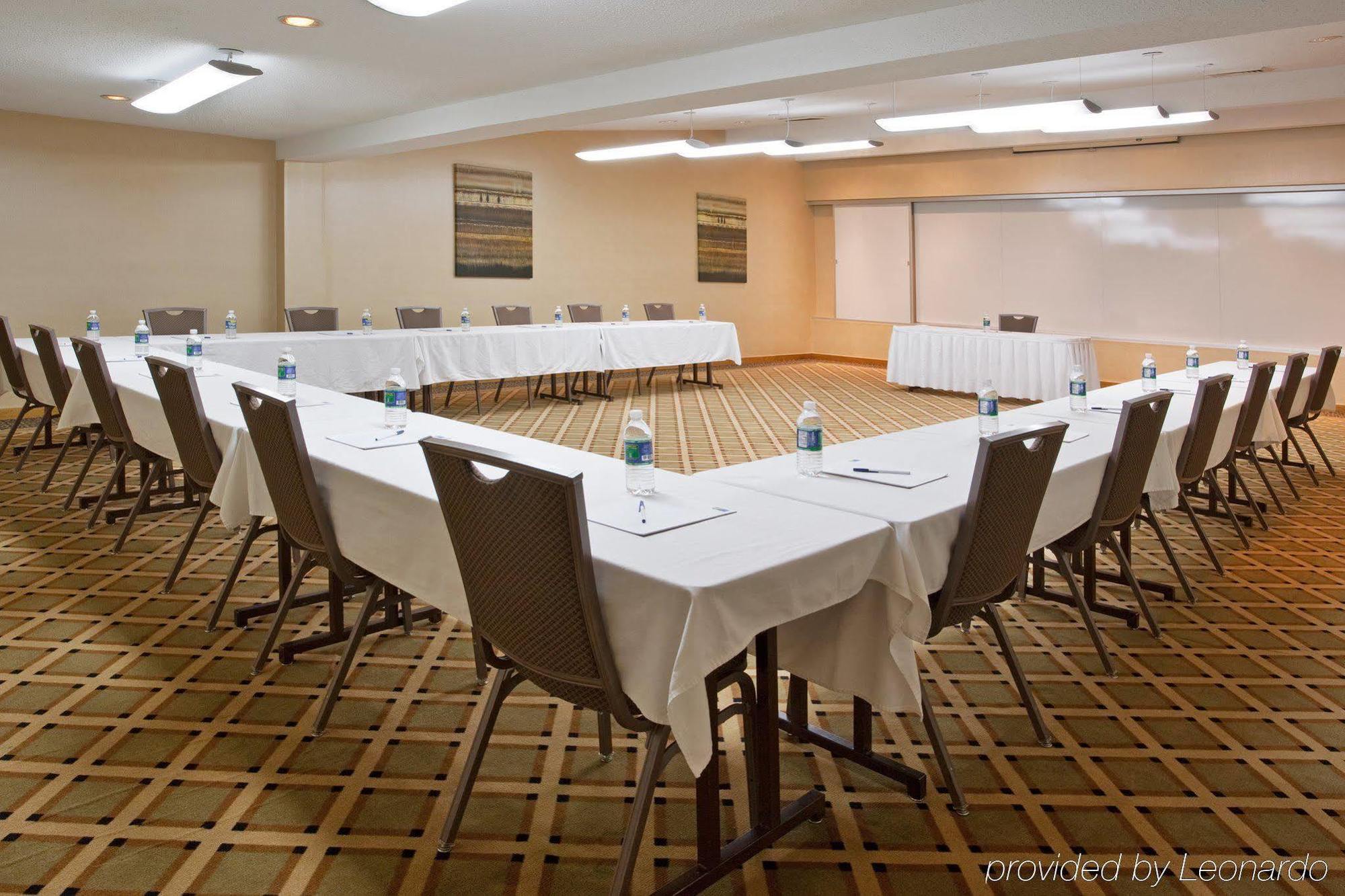 Holiday Inn Express Detroit-Warren/General Motors Technology Center By Ihg Ngoại thất bức ảnh